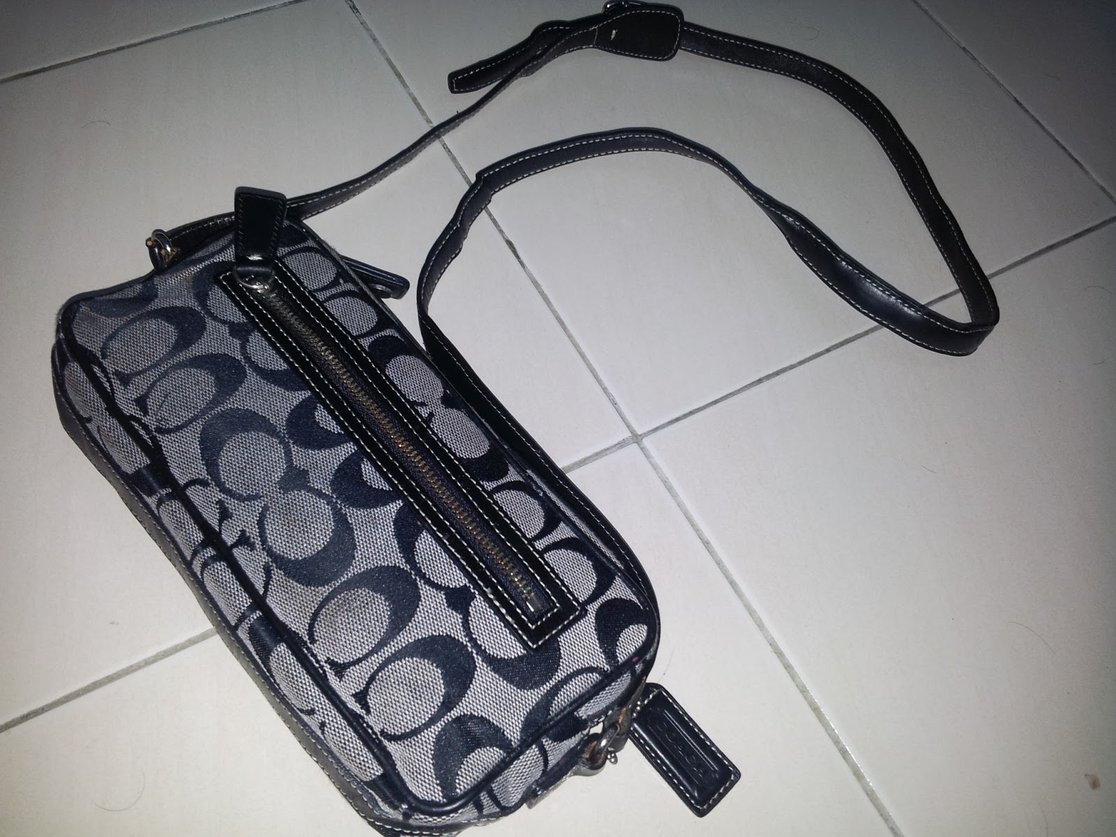 pArT tiMe bUnDLe Authentic Coach Monogram Small Sling Bag (SOLD)